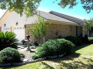 891 High Oaks Dr, Bellville, TX 77418