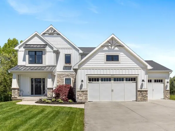 2497 Saddle Dr NE, Belmont, MI 49306