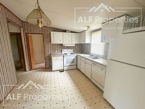 5th image of 157 Autumn Ln