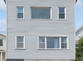 1140 W Barry Ave, Chicago, IL 60657