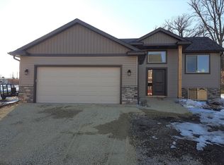 6727 Clarkia Dr NW, Rochester, MN 55901