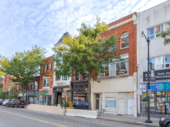 2963 Dundas St W, Toronto, ON M6P 1Z2