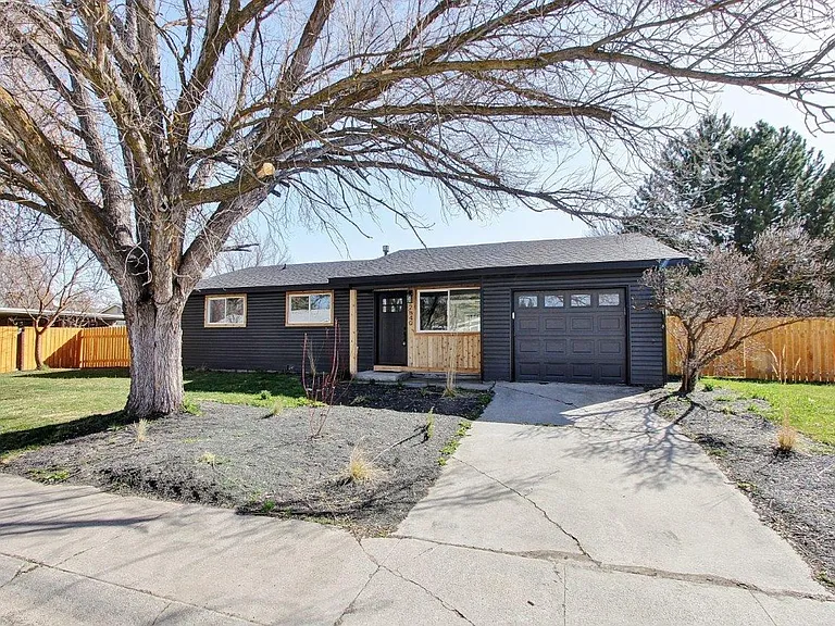 2840 N Arthur St — Photo 1