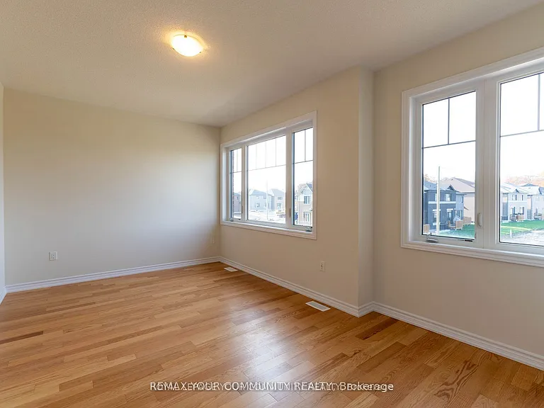 43 Tweedhill Ave — Photo 35
