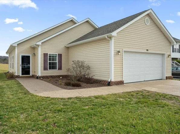 2629 Paddington Station Ln, Vinton, VA 24179