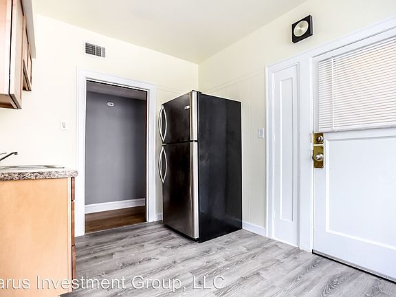 4th image of 7839 S Phillips Ave #1S