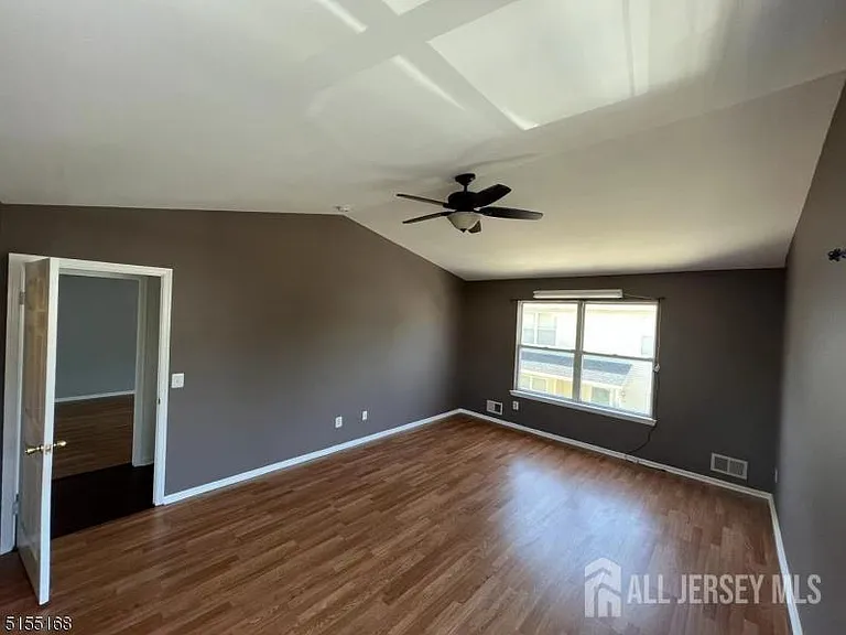294 Dorset Ct — Photo 6