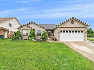 20266 Hummingbird Ln, Macomb, MI 48044