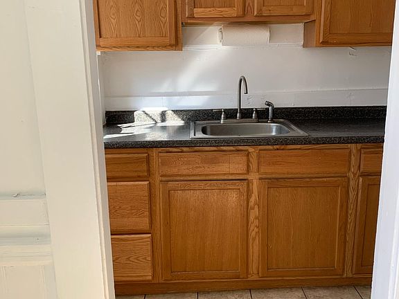 3rd image of 82 Essex St #82