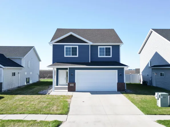 1221 46th Ave S, Moorhead, MN 56560