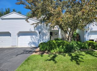 83 Carriage Ln, Newton, NJ 07860