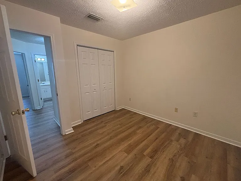 509 Phillips Ct — Photo 10