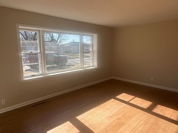 4th image of 4516 Longmeadow Ln