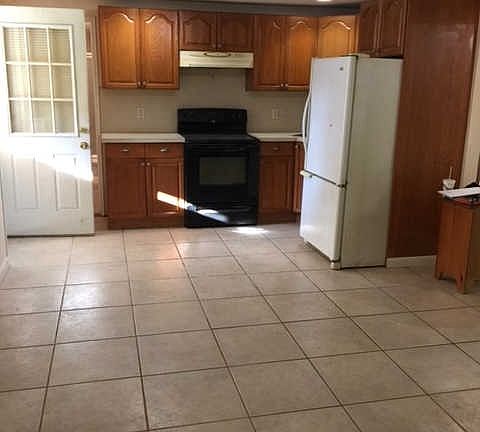 4th image of 290 Jerusalem Ave