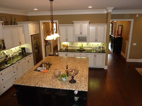 2nd image of 1700 Noah Ln