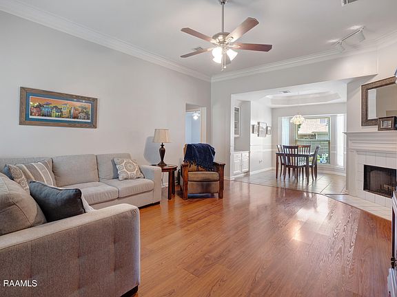 5th image of 120 Meadow Glen Dr