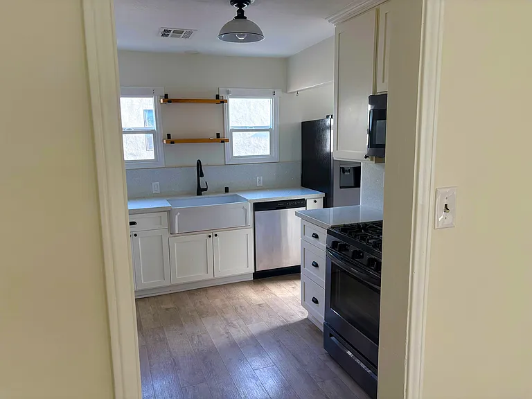 3022 Farmdale Ave — Photo 8