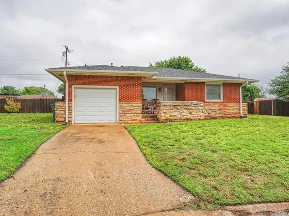 1032 Circle Dr, Clinton, OK 73601