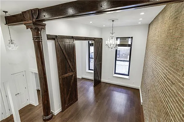 Sold by Century 21 Metropolitan | media 4