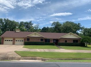 422 Kiowa Dr W, Lake Kiowa, TX 76240
