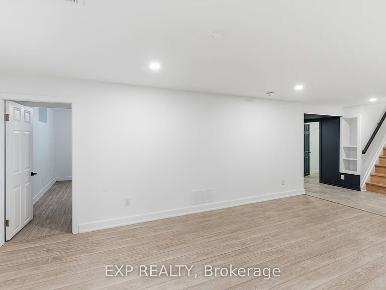 111 Riverside Dr N — Photo 11