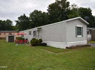 18 Lakewood Dr, Pittsfield, MA