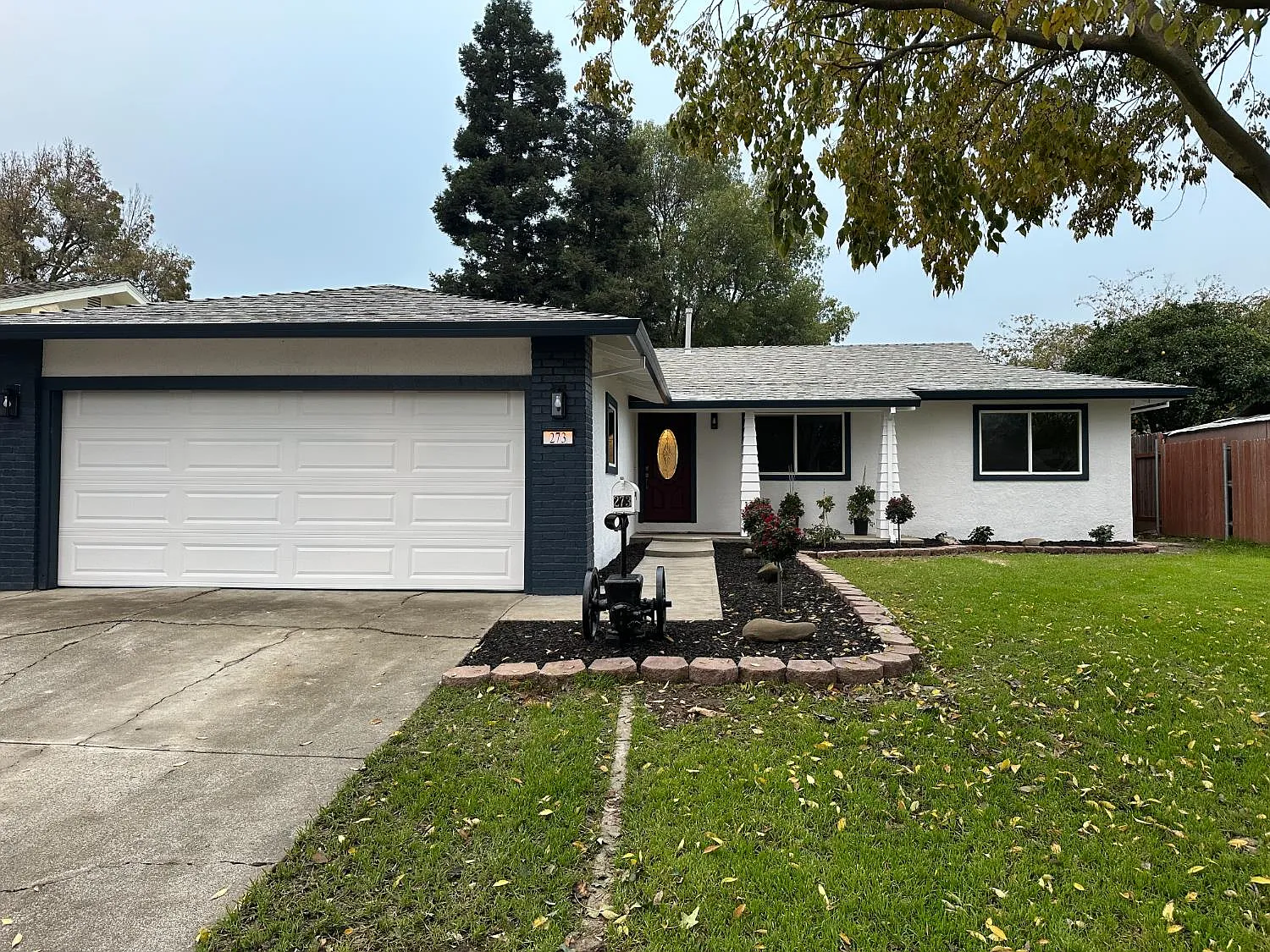 273 Riverside Drive photo 1