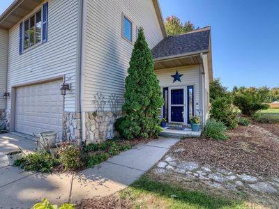 688 Summer Creek ROAD, Oconomowoc, WI, 53066