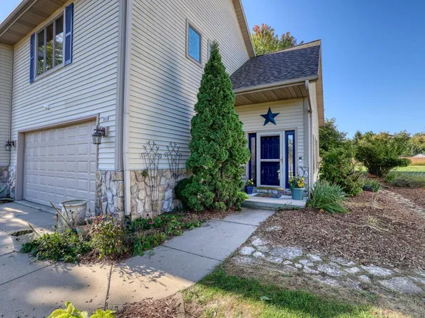 688 Summer Creek ROAD, Oconomowoc, WI 53066