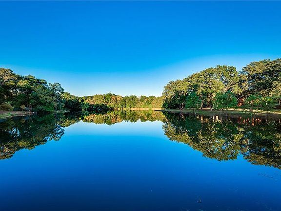 3rd image of 238 Lakeshore Dr