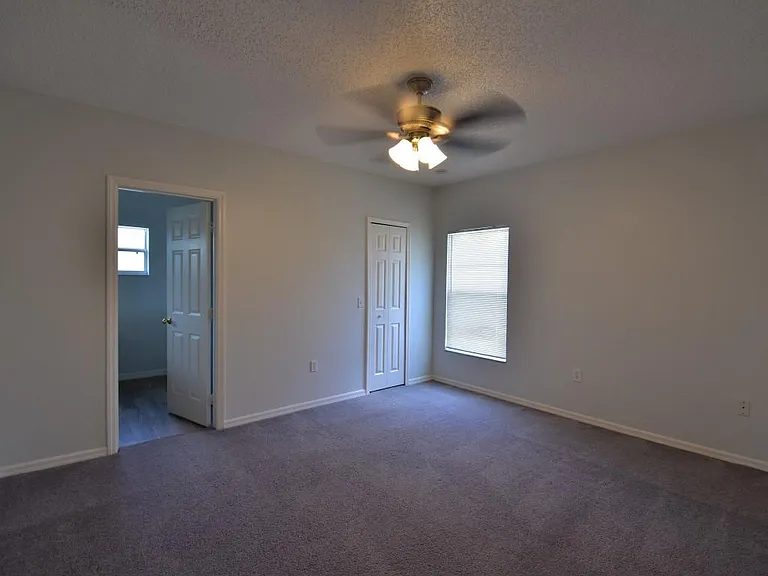 553 Hummingbird Ct — Photo 8
