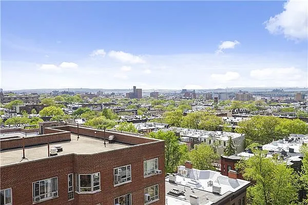 Sold by Avenue Sotheby's International Realty | media 23