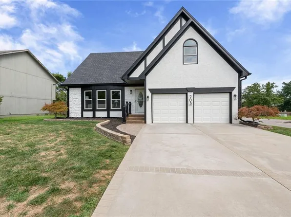 205 Johnston Pkwy, Raymore, MO 64083