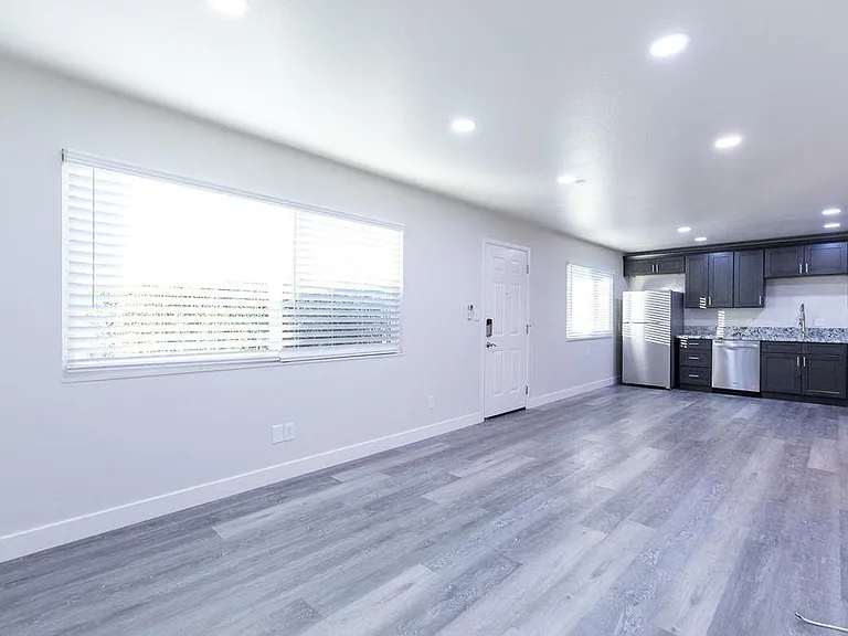 810 N Fairview St — Photo 8