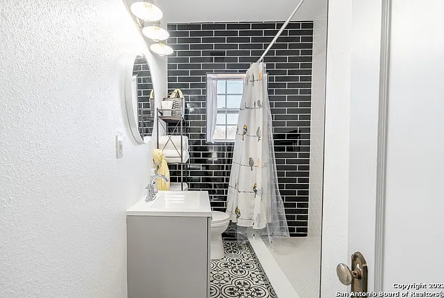 475 E French Pl — Photo 32