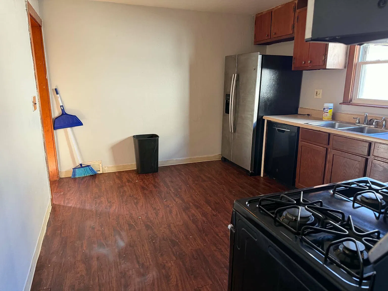 4 bed, $1,750 — Photo 2