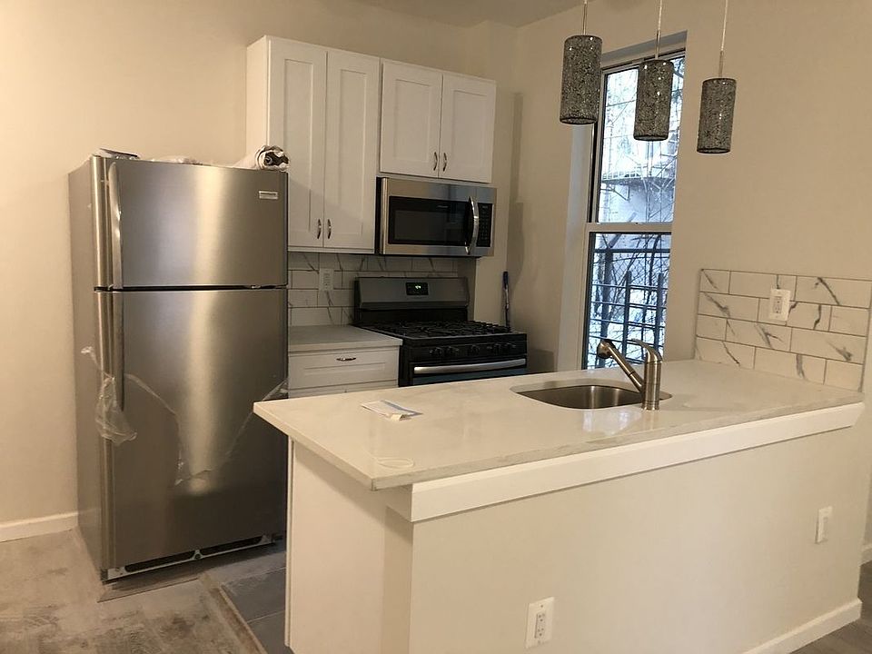 1st image of 264 Linden St APT 1