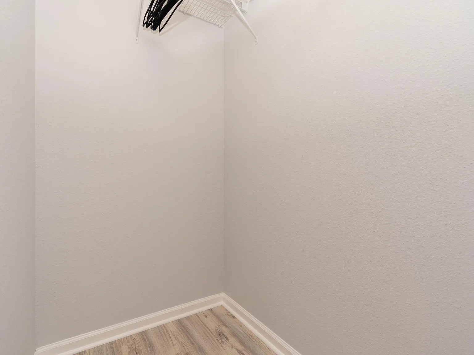 2 bed, 2.5 bath, 1300 sqft, $2,600 — Photo 3