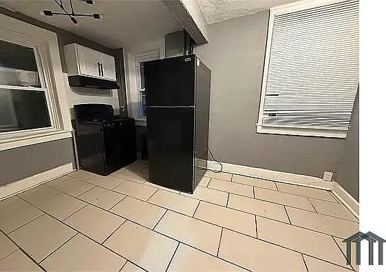 3 bed, $2,200 — Photo 2