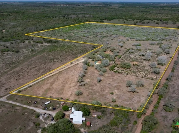 2632 Slickfield Rd, Yorktown, TX 78164