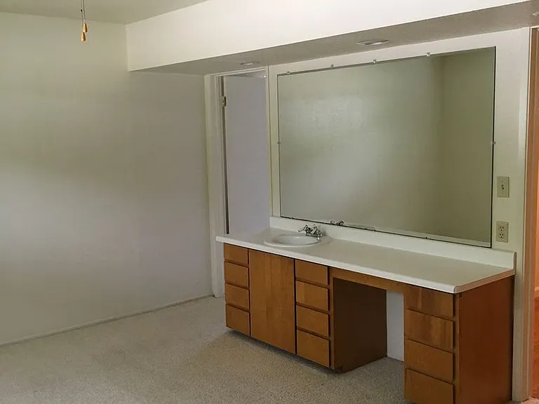 1607 Oakdale Ct — Photo 13