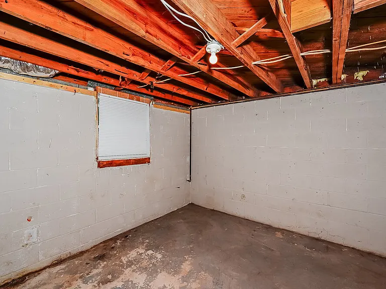 748 Barclay Ln — Photo 20