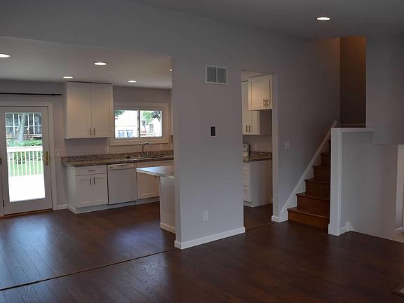 2nd image of 103 S Avon Dr