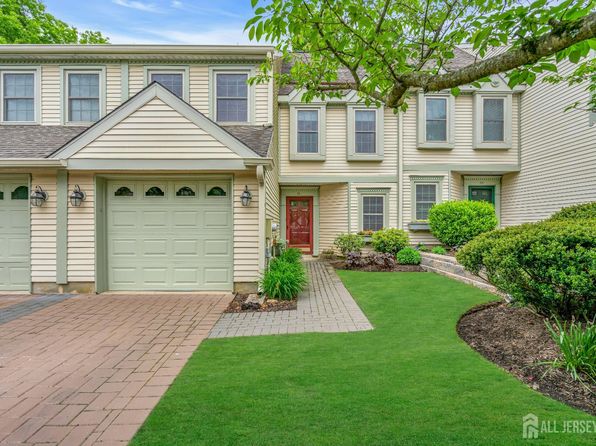 31 Fair Acres Ct