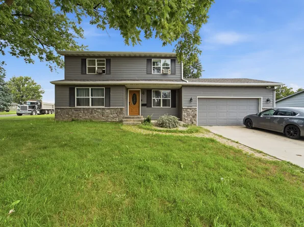 105 Columbus Dr, Marshalltown, IA 50158