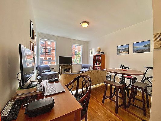 1st image of 248 W 21st St #4B