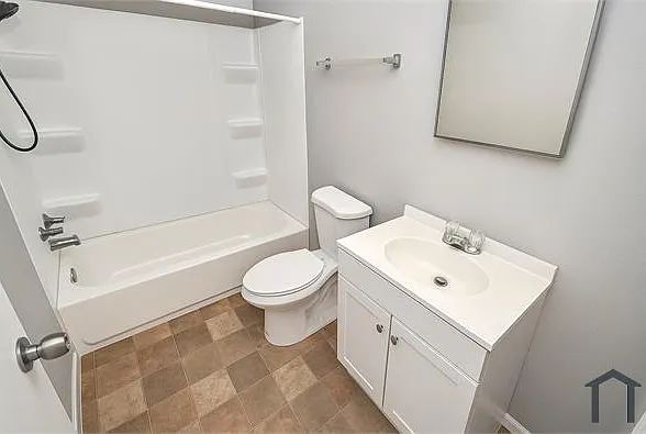 1741 N Riley Ave — Photo 5