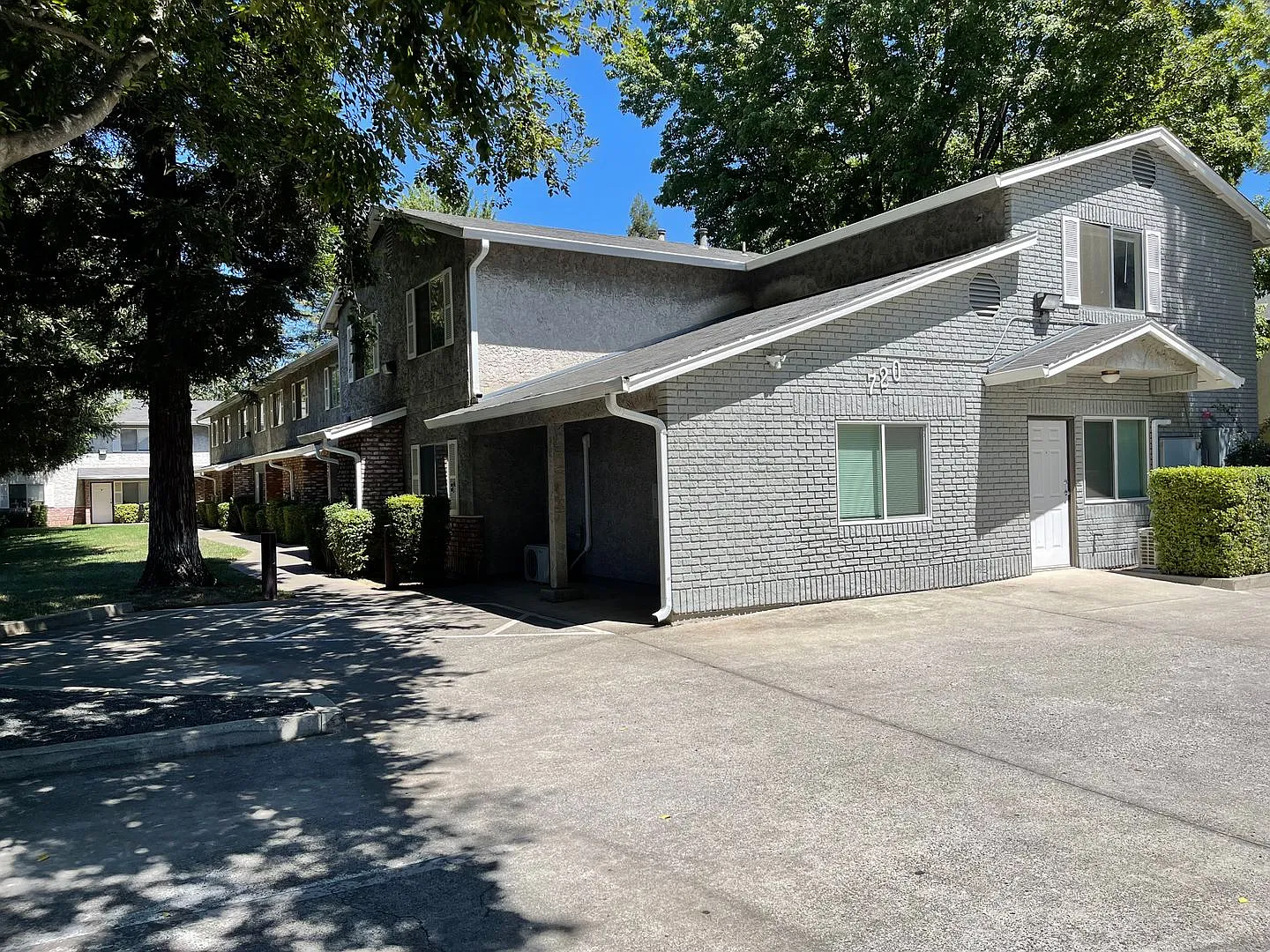 720 W 2nd Ave — Photo 4