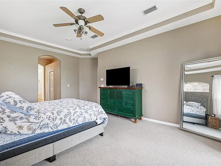 13049 Thoroughbred Dr — Photo 25