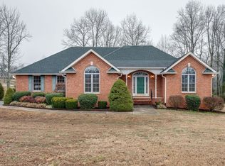 100 Dewey Dr, Dickson, TN 37055